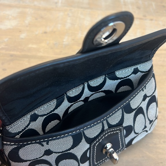 Coach Signature wristlet - Picture 3 of 6